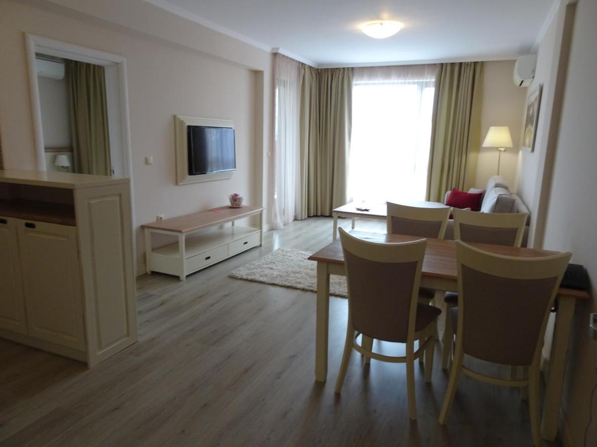 Private Apartments In White Rock Castle Baltsjik Buitenkant foto