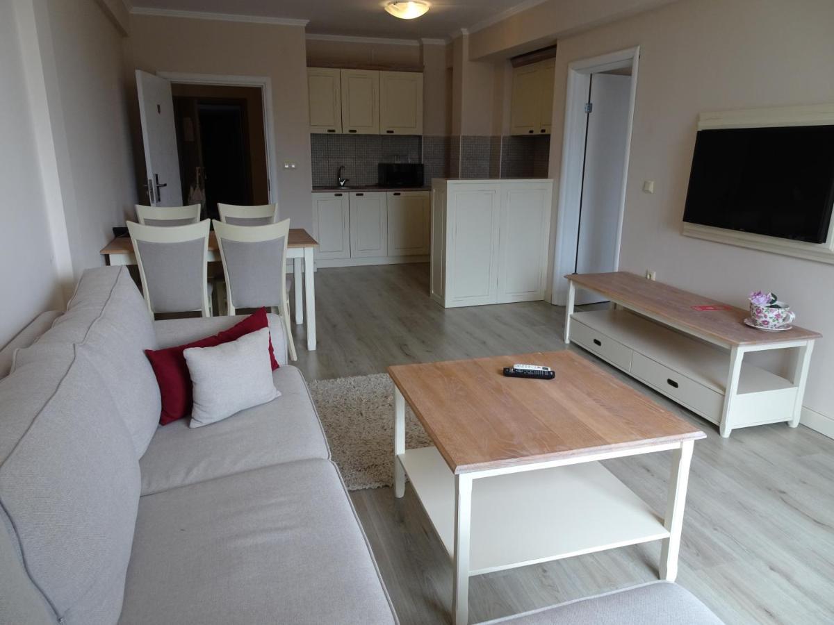 Private Apartments In White Rock Castle Baltsjik Buitenkant foto