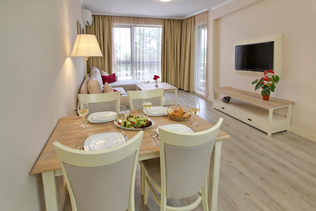 Private Apartments In White Rock Castle Baltsjik Kamer foto