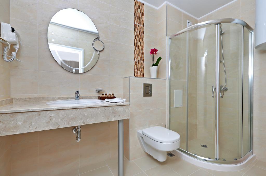Private Apartments In White Rock Castle Baltsjik Kamer foto