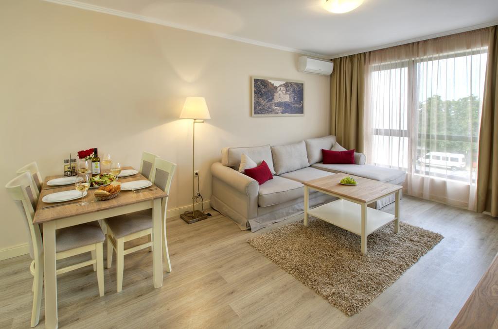 Private Apartments In White Rock Castle Baltsjik Kamer foto